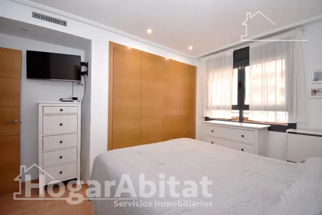 Seminuevo con piscina, garaje, trastero y terraza cerca del mar — 13
