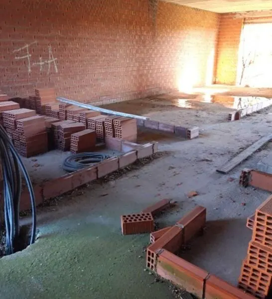 OBRA PARADA EN VILLA DE SOTO — 13