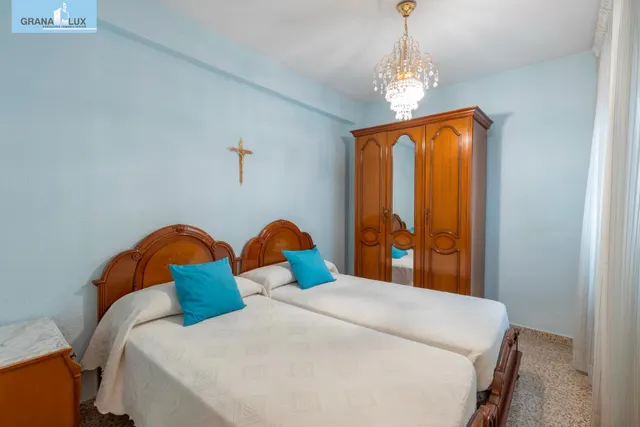 Amplia vivienda de 4 dormitorios con plaza de garaje opcional en Granada — 22