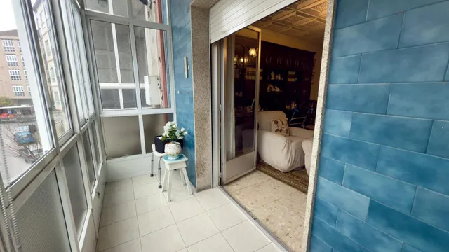 ¡Tu nuevo hogar en este encantador piso en un edificio con carácter del año 1975 y 4 habitaciones! — 7