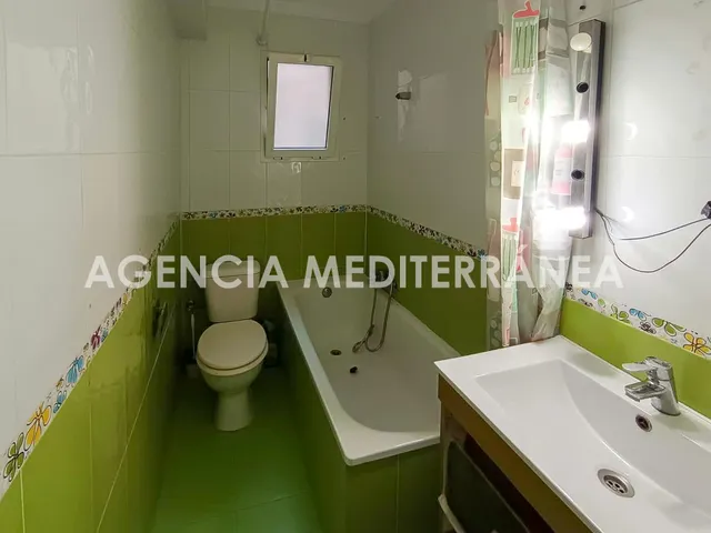 Amplio y luminoso piso en Burjassot, junto al metro — 13