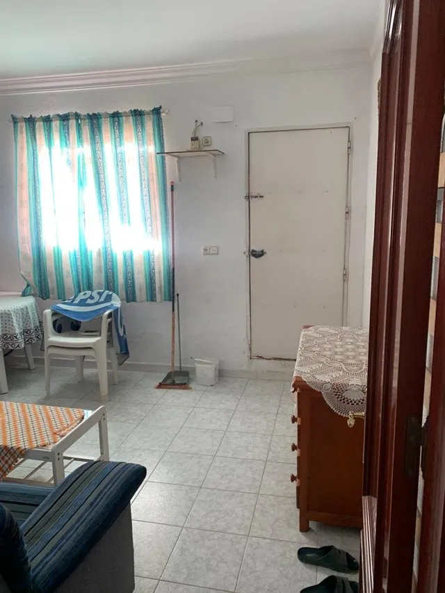 Gran casa con garajes y local comercial — 29
