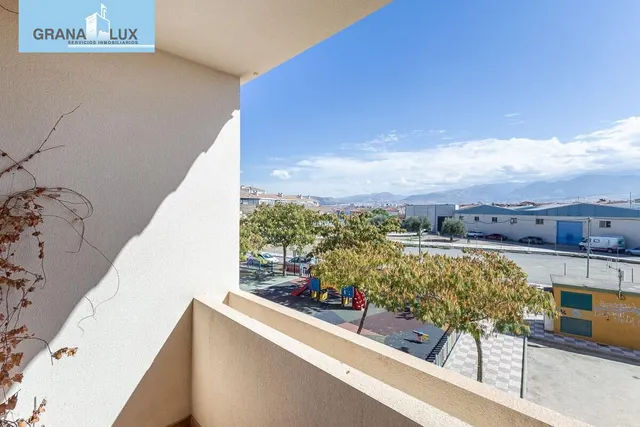 Amplia adosada en una de las mejores zonas de Churriana de la Vega — 17