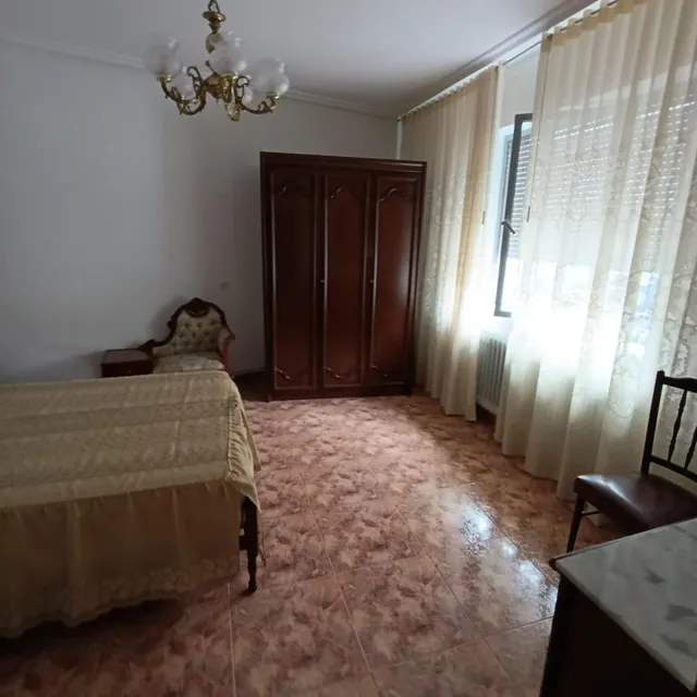 CASA PARA ENTRAR A VIVIR CON PATIO — 26