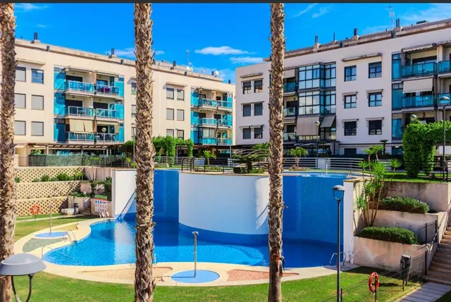 Luminoso piso de 3 dormitorios con piscina y pádel en Comunidad Bahía — 22
