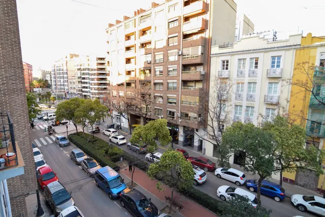 PISO CENTRICO EN EL BARRIO DE ARRANCAPINS. — 39