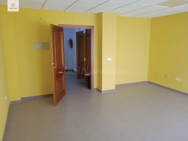 Se VENDE LOCAL en zona Cabezarrubia (Cáceres) - foto 4