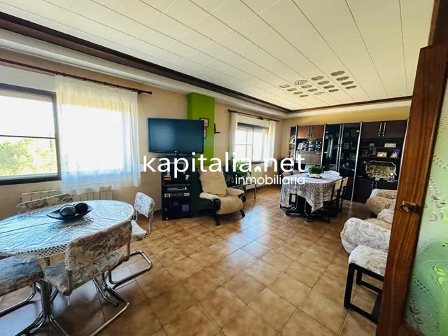 Amplia casa a la venta en Font de la Figuera (Valencia) — 20