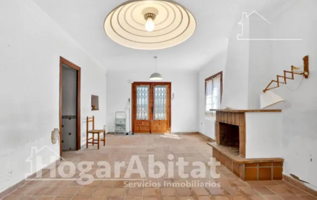 Diseña el hogar de tus sueños frente a la laguna en este gran chalet independiente con solárium y garaje cerrado en Los Balcones — 10