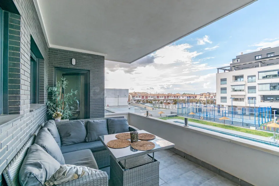 Exclusiva vivienda en Residencial Nevada ! Urbanización de LUJO junto al Centro Comercial Nevada