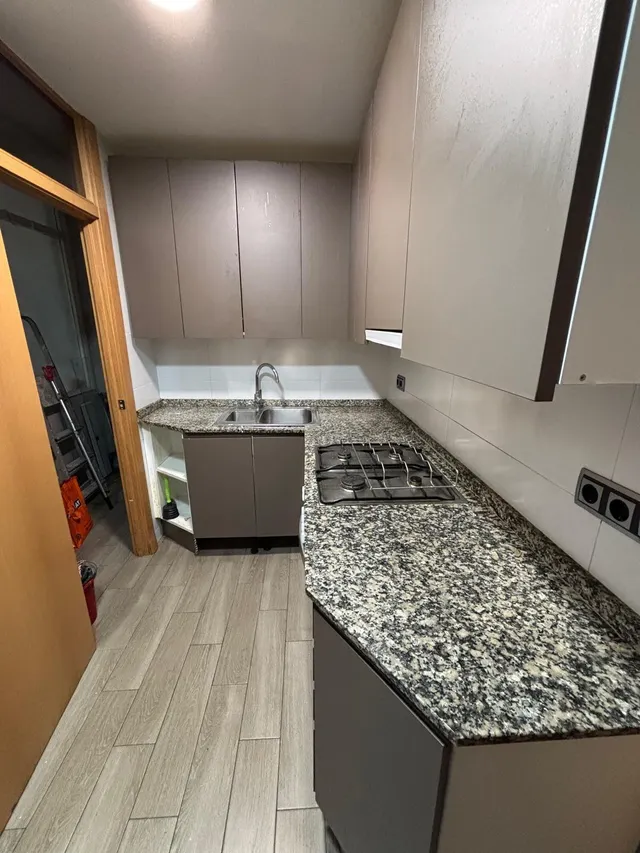 Piso Semireformado en El Raval, Barcelona por €295,000 — 14