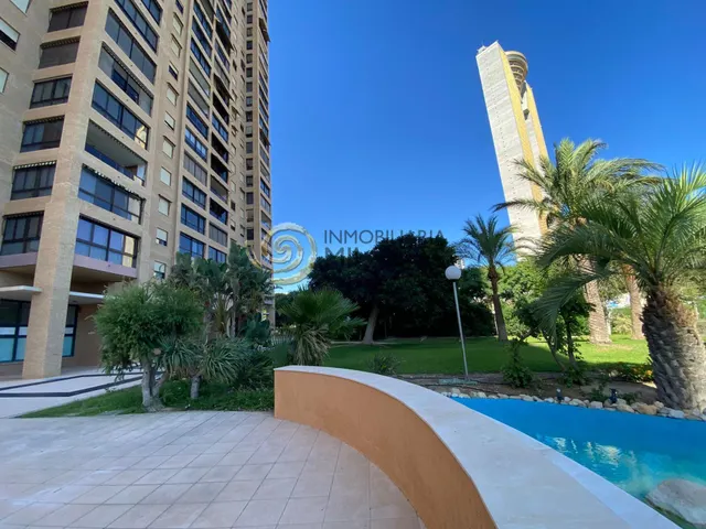 Piso de 4 dormitorios en el corazón de la Playa de Poniente, perfecto para ti y tu familia. — 23