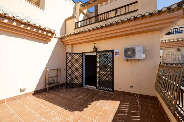 Ponemos a la venta esta preciosa casa en Urbanizacion cerrada, con zonas comunes y piscina comunitaria. — 22