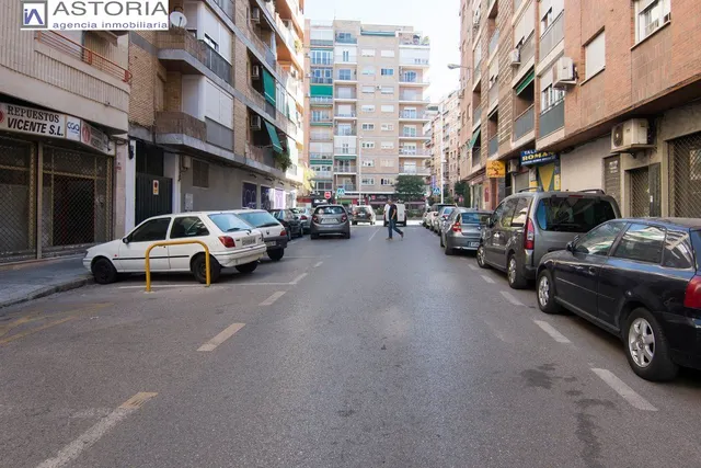 Plaza de garaje en camino de Ronda, junto Gimnasio Yo10 — 2