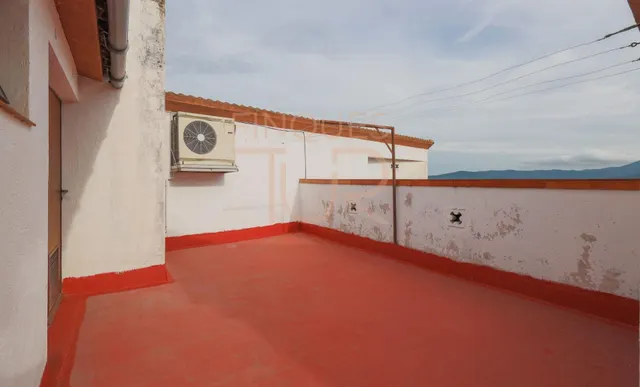 VENTA de AMPLIO en BREDA:  4 DORMITORIOS, MUY LUMINOSO y JUNTO al CENTRO DE BREDA — 32