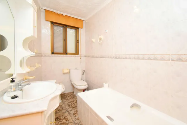 VIVIENDA DE PLANTA BAJA CON SOLARIUM Y COCHERA — 27
