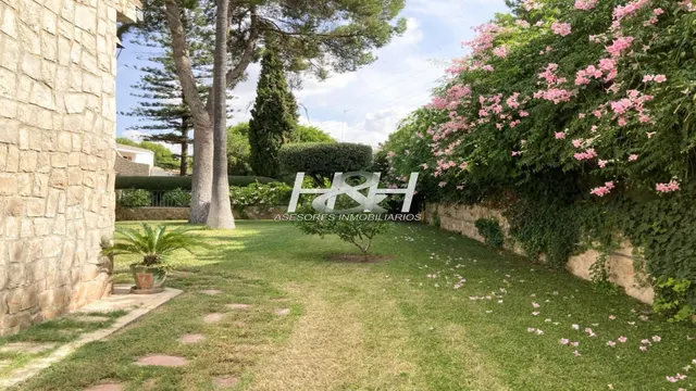 Sensacional villa en urbanización Santa Bárbara. / HH Asesores inmobiliarios. — 9