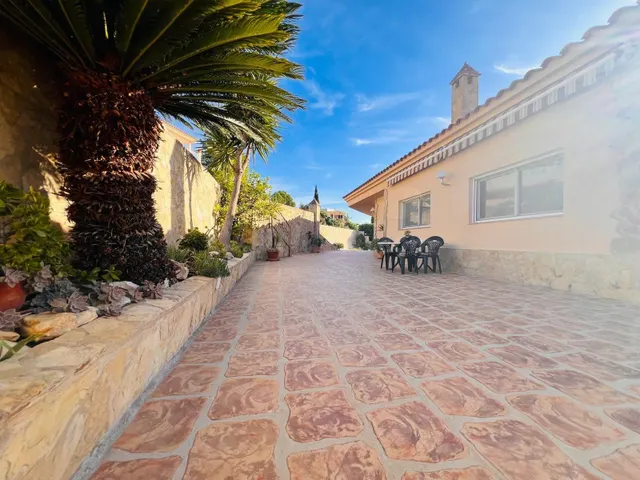 Chalet con piscina privada y vistas al mar en zona ermita – Vinaròs — 4