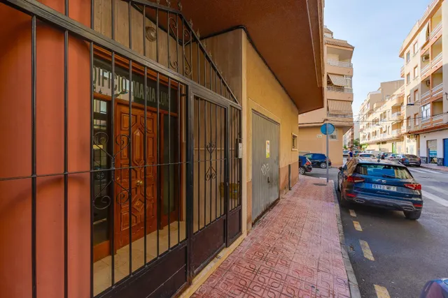 Amplio apartamento de 4 dormitorios en el corazón de Torrevieja — 39