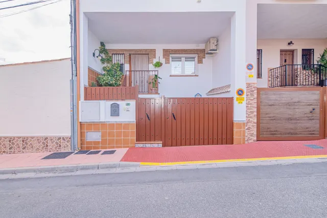 Magnífica Casa en Peligros (Granada) – Lista para Entrar a Vivir — 48