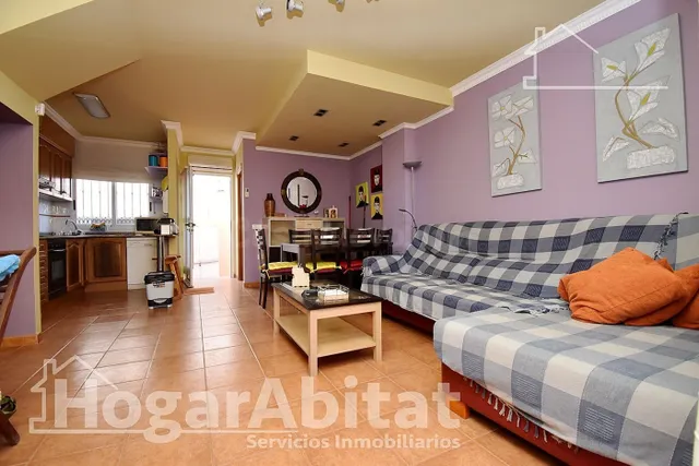 CHALET PAREADO CON TERRAZA Y GARAJE JUNTO A LA PLAYA - foto 5