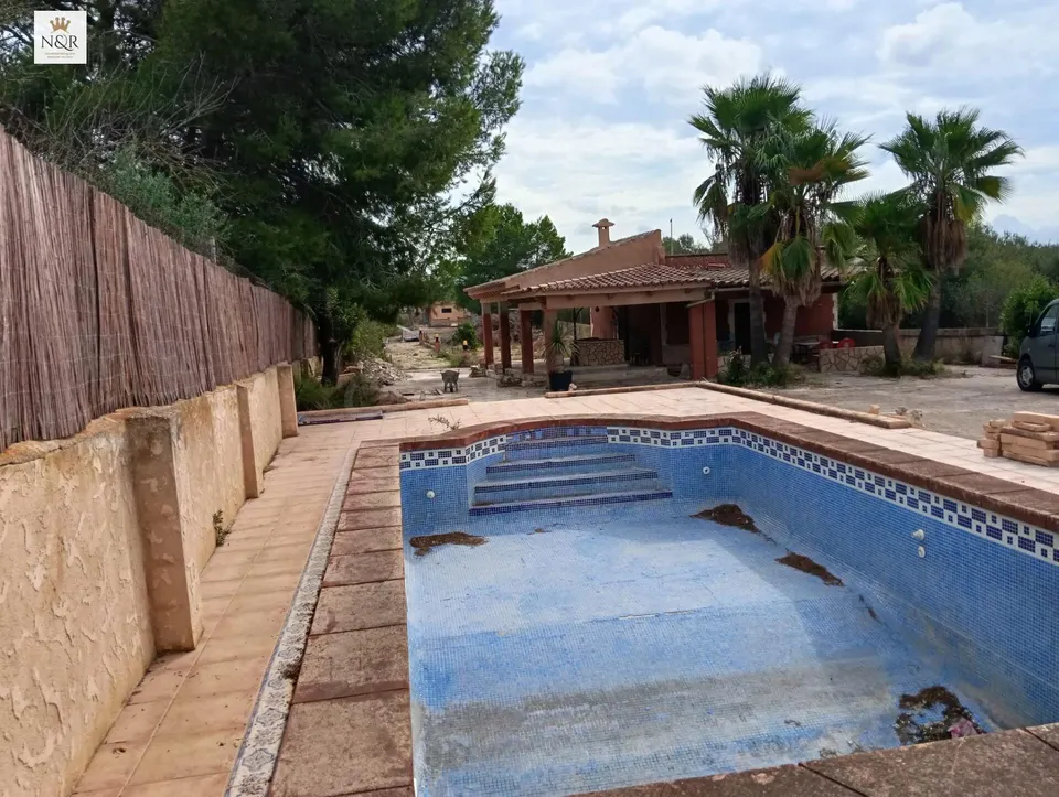 Finca rústica con vivienda y piscina
