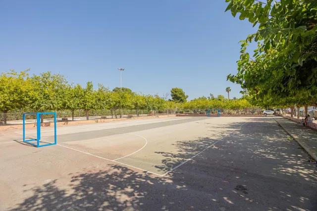 Bungalow en planta baja a 400 metros de la Playa de Los Náufragos — 28