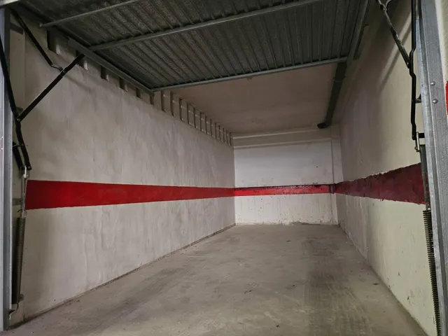 PLAZA DE GARAJE CERRADA EN C. LA SAL 14 — 6