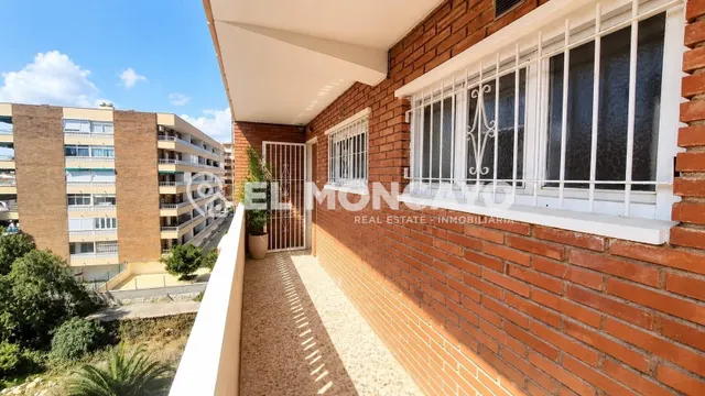Fantástico apartamento con vistas laterales al mar en Punta  - foto 2