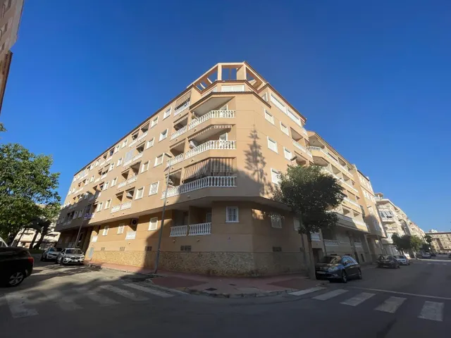 Apartamento de 3 dormitorios con garaje y orientación surest