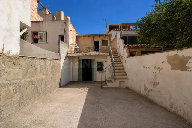 Casa  con patio   en Inca