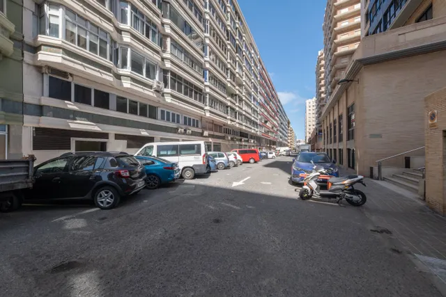Local comercial de 200 m2 en Rafael Cabrera – Gran visibilidad y salida a dos calles — 26