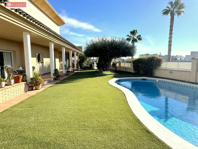 ¡CHALET ESQUINERO CON PISCINA PRIVADA Y VISTAS AL MAR EN EL MAS MEL! — 16
