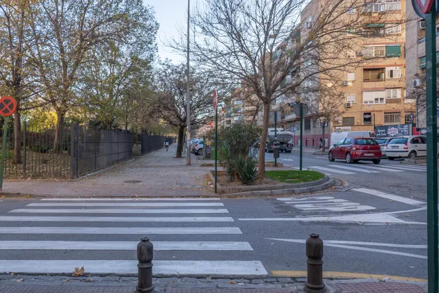 Local comercial de 200 m2 cerca del estadio Los Carmenes, magnifica oportunidad de inversion — 25
