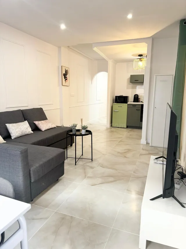 Apartamento de 2 dormitorios  Reformado con licencia turística, piscina  en el Centro de Torrevieja — 2