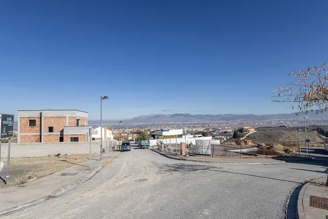 Parcela exclusiva con estructura de Chalet independiente y piscina en Urb. El Montecillo, Las Gabias — 34