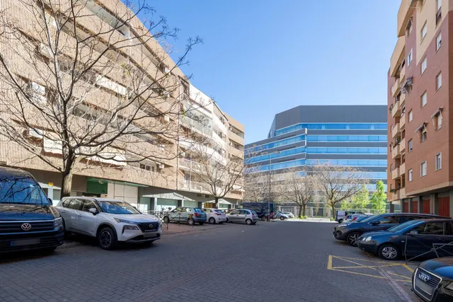 Planta baja con terraza privada, 3 dormitorios, 2 baños y garaje — 30