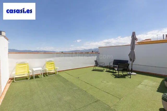 Ático con gran terraza y garaje en el centro de Alhendín – l