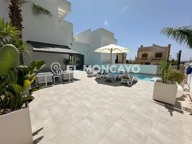 Fantástica villa de lujo con piscina privada de agua salada en Urbanización La Marina, San Fulgencio, Costa Blanca — 7