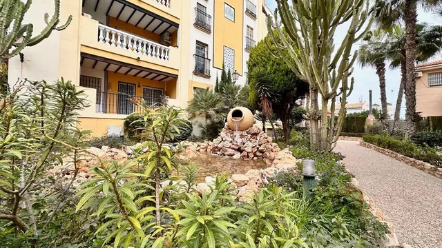 Apartamento con terraza, provincia de Alicante, Torrevieja. 2 habitaciones, 63 m2, 200 metros al mar. — 6