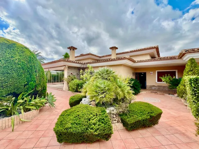 CHALET INDEPENDIENTE CON GRAN PARCELA Y PISCINA PRIVADA EN EL ALBIR, ALFAZ DEL PI — 5