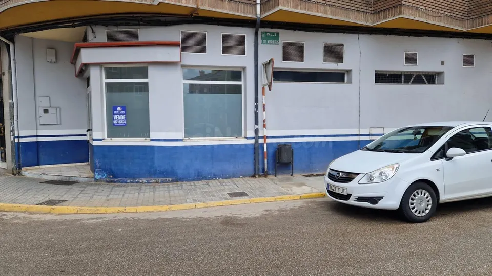 SE VENDE O SE ALQUILA LOCAL EN ZONA ALTA. AV CASTILLO Nº5