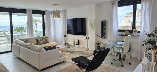 Ático reformado en pleno centro de Estepona de 214m2 con 3 d - foto 3