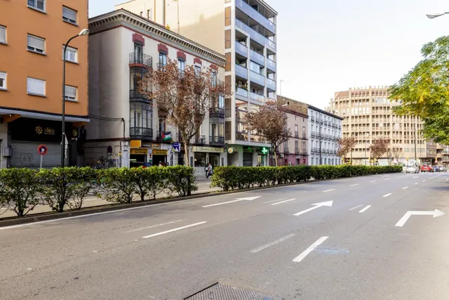 PRECIOSO PISO EN PASEO MARIA AGUSTIN — 34