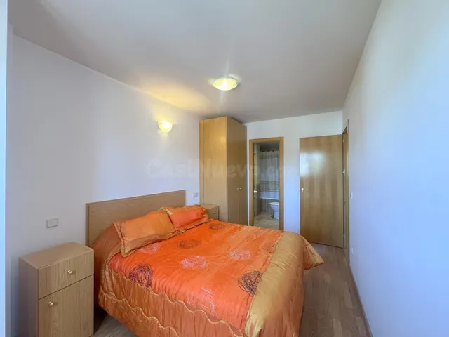 Amplio piso con 3 dormitorios, terraza y excelentes vistas en Las Navas del Marqués — 2