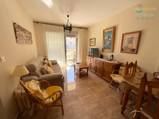 APARTAMENTO CON GARAJE A POCOS MINUTOS A PIE DE LA PLAYA Y T - foto 4