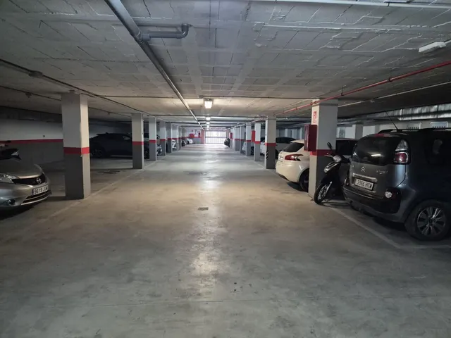 Luminoso piso de 2 dormitorios con amplia terraza y 2 garajes en Los Pacos, Fuengirola — 12