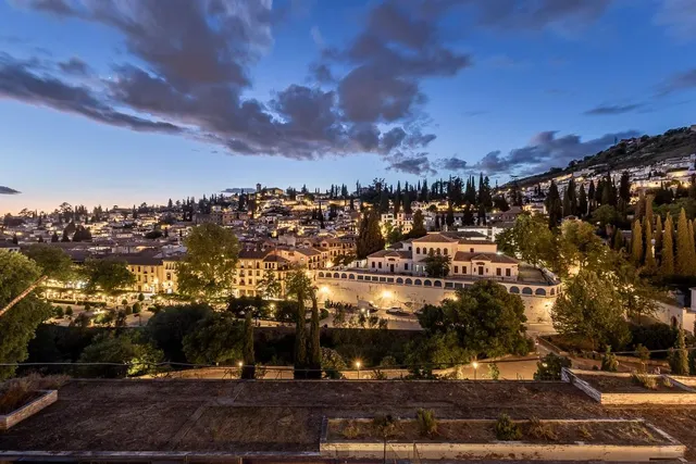 PRECIOSA CASA CON VISTAS A LA ALHAMBRA — 47