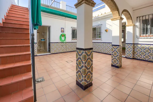 ¡¡ESPECTACULAR!! Adosada de esquina de 223 m2 con patio, terraza y garaje — 40