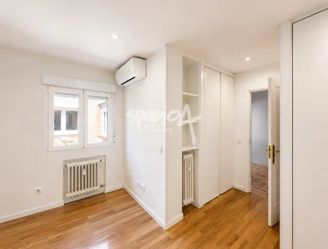 Piso amplio y luminoso en alquiler en Goya barrio Salamanca con piscina comunitaria — 10